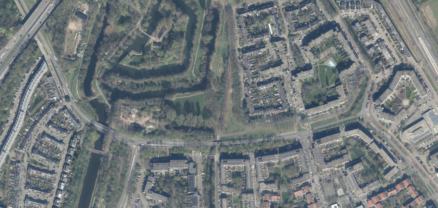 Luchtfoto van Lunetten, de gebogen woonerven, werkgebied van Brouwers Elektrotechniek