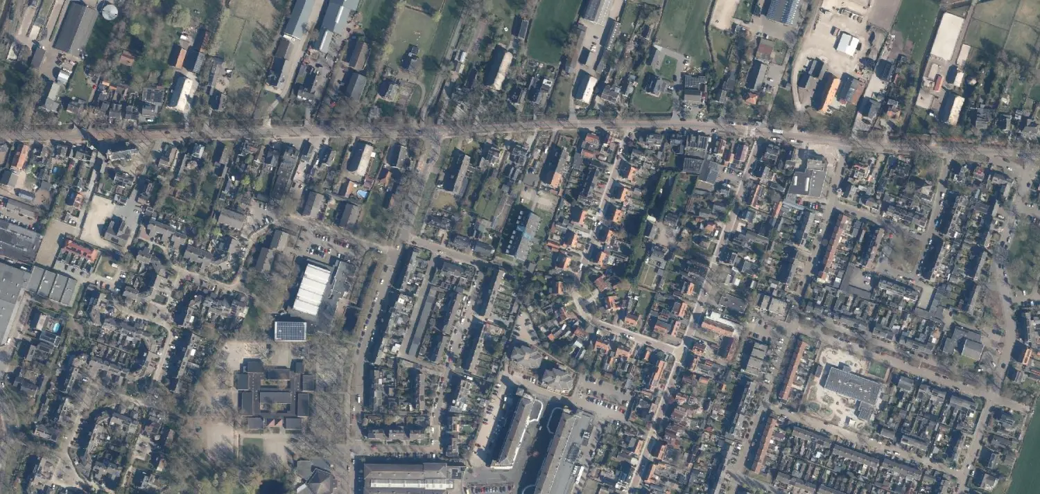 Luchtfoto van Maartensdijk, het dorp met de omliggende weilanden, werkgebied van Brouwers Elektrotechniek