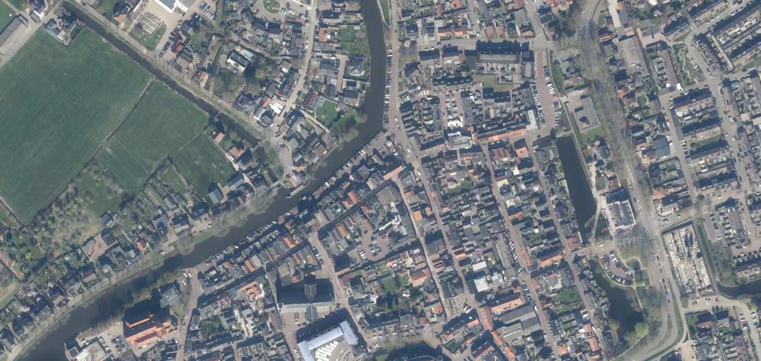 Luchtfoto van Montfoort, het stadje aan de IJssel, werkgebied van Brouwers Elektrotechniek